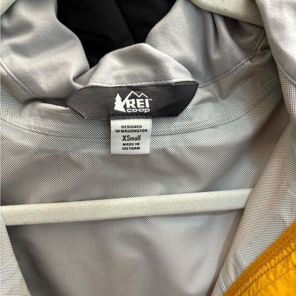 REI Rain-jacket, yellow XS - Picture 5 of 6
